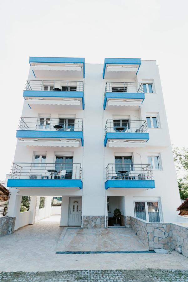 Blue And White Luxury Suites Nea Kallikrateia Exterior photo